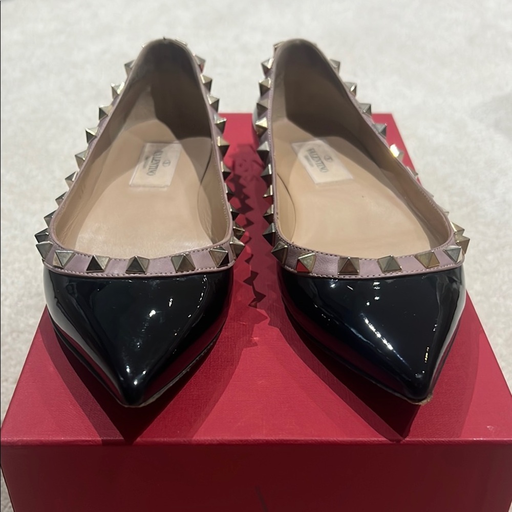 Valentino Rockstud flats in Patent Black and Tan Size 35.5